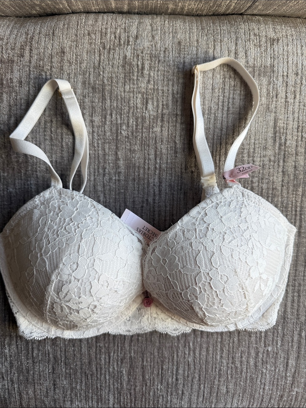 Victoria’s Secret dream angel push up bra - white lace, new with tag, 32DD